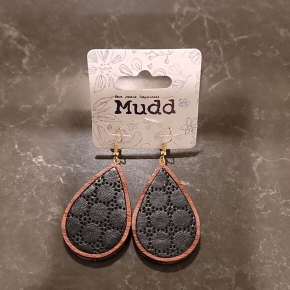 BRAND NEW MUDD BOHEMIAN WOOD TEARDROP DANGLE EARRINGS 2.25" STATEMENT  E… - Picture 5 of 9